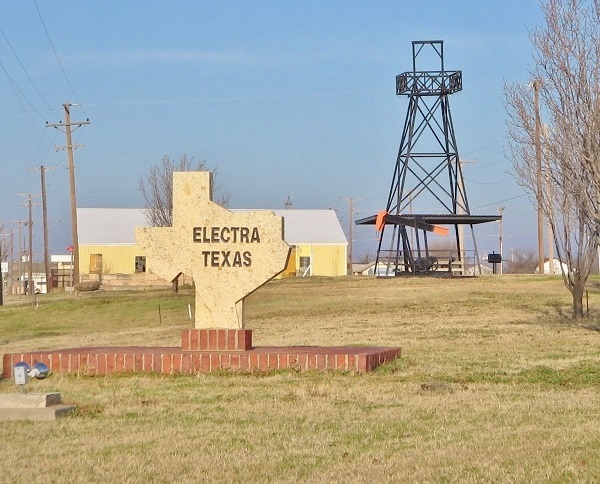 Oil derrick and pump jack in Electra